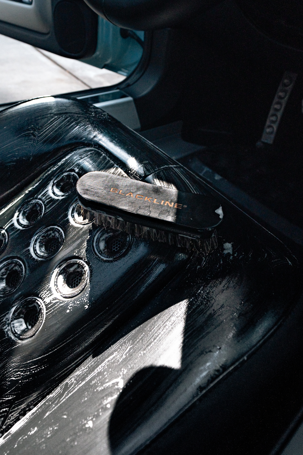 Blackline leather brush, image 4