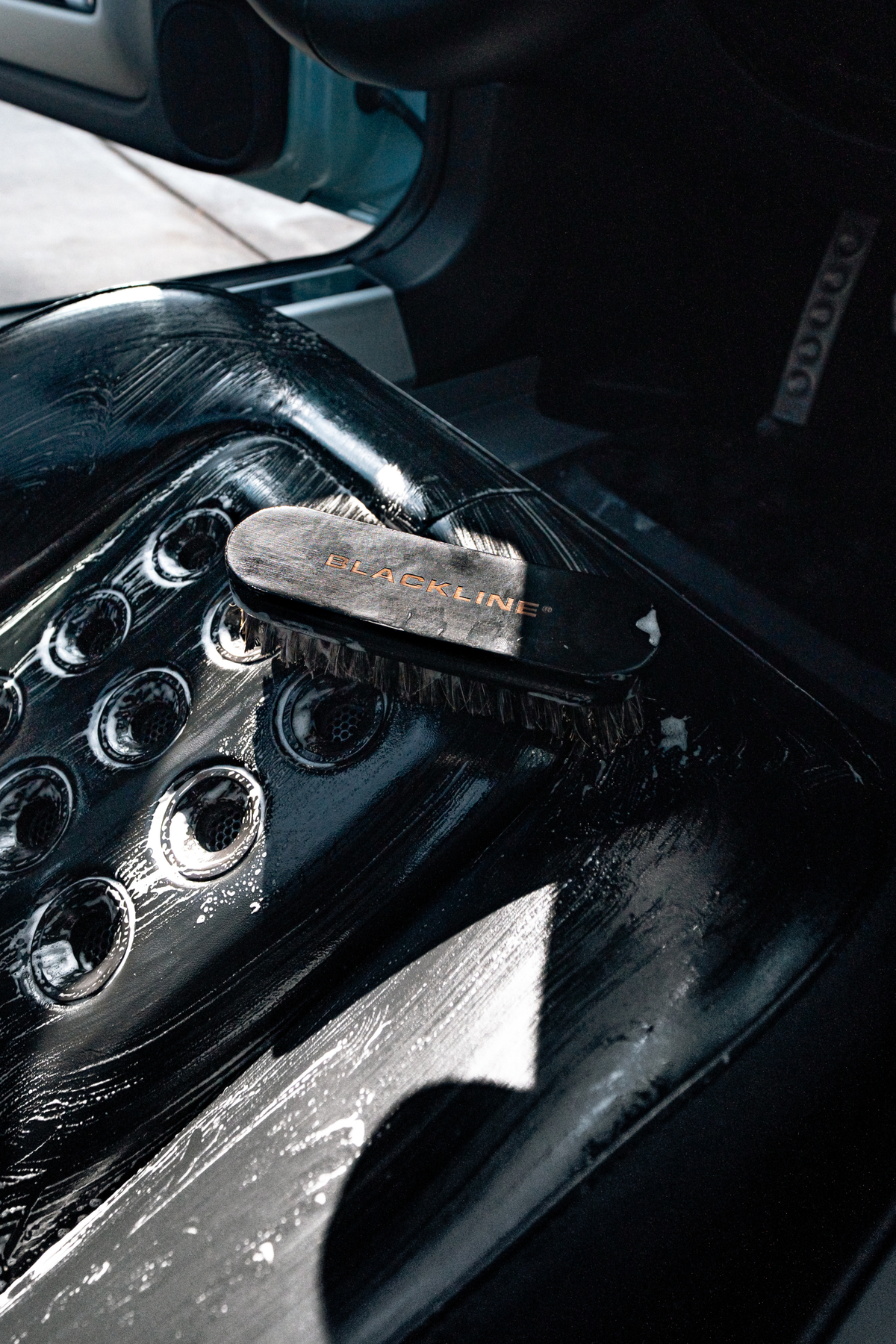 Blackline leather brush, image 4