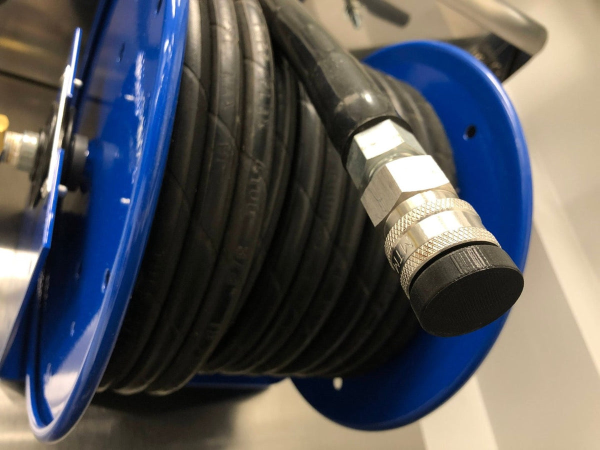 DribbleStopper plug for pressure washer and garden hose quick disconnect fittings