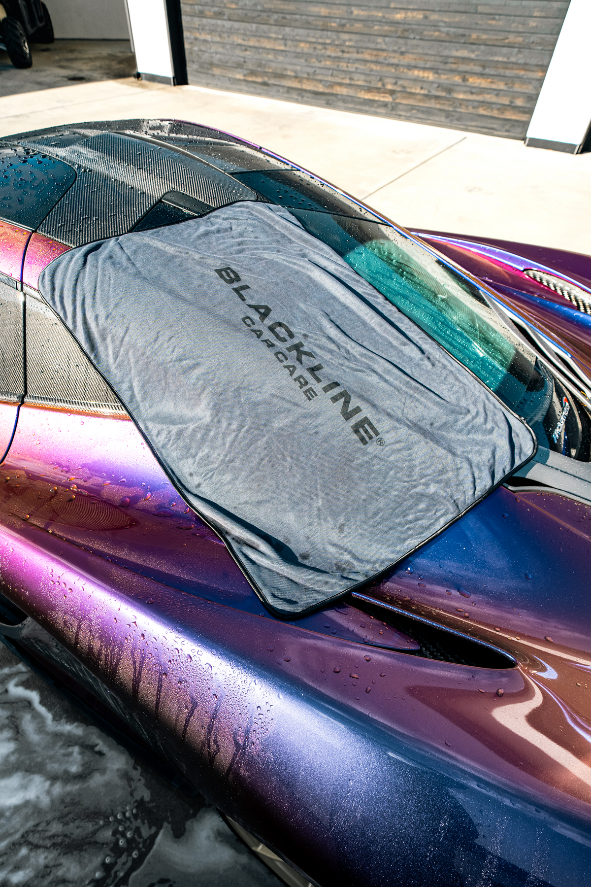 Blackline slim twisted-loop drying towel, image 3