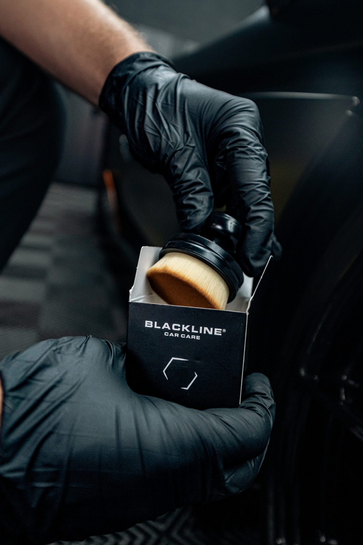 Blackline tire shine applicator brush, image 3