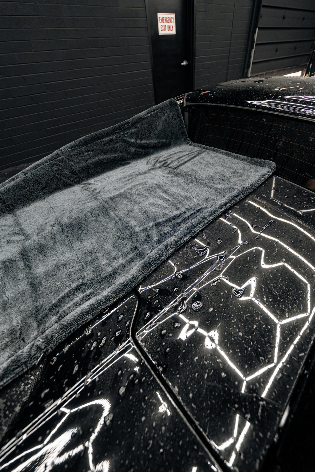 Blackline twisted-loop drying towel, image 7