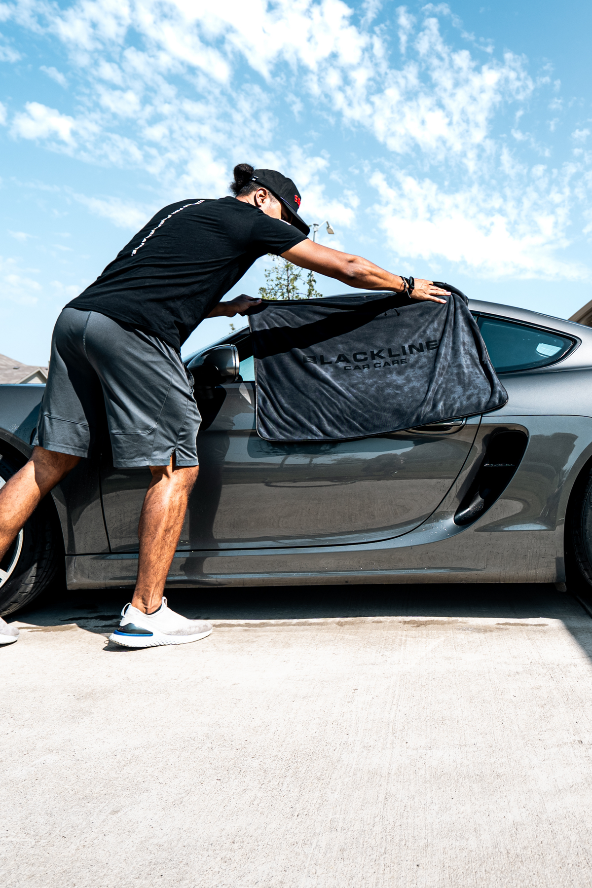 Blackline slim twisted-loop drying towel, image 6