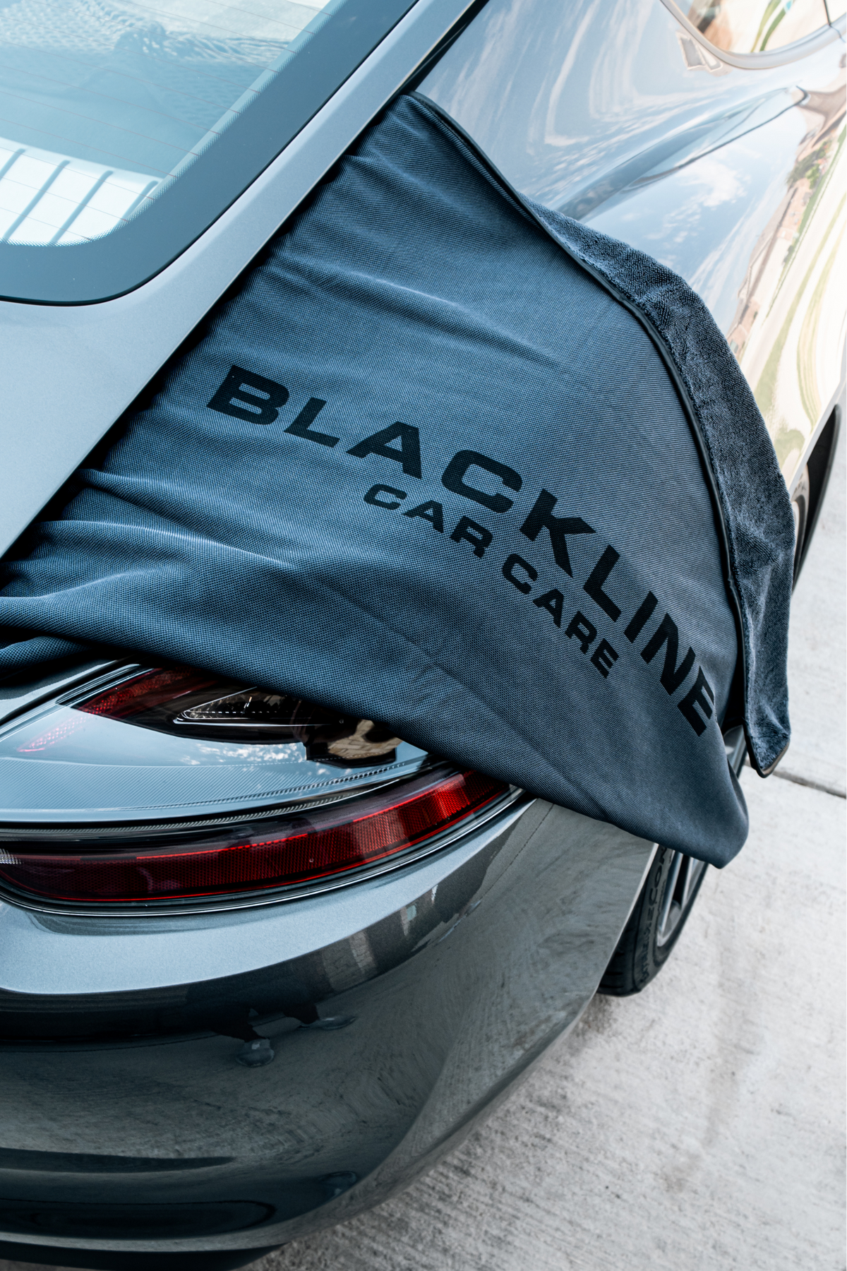 Blackline slim twisted-loop drying towel, image 7